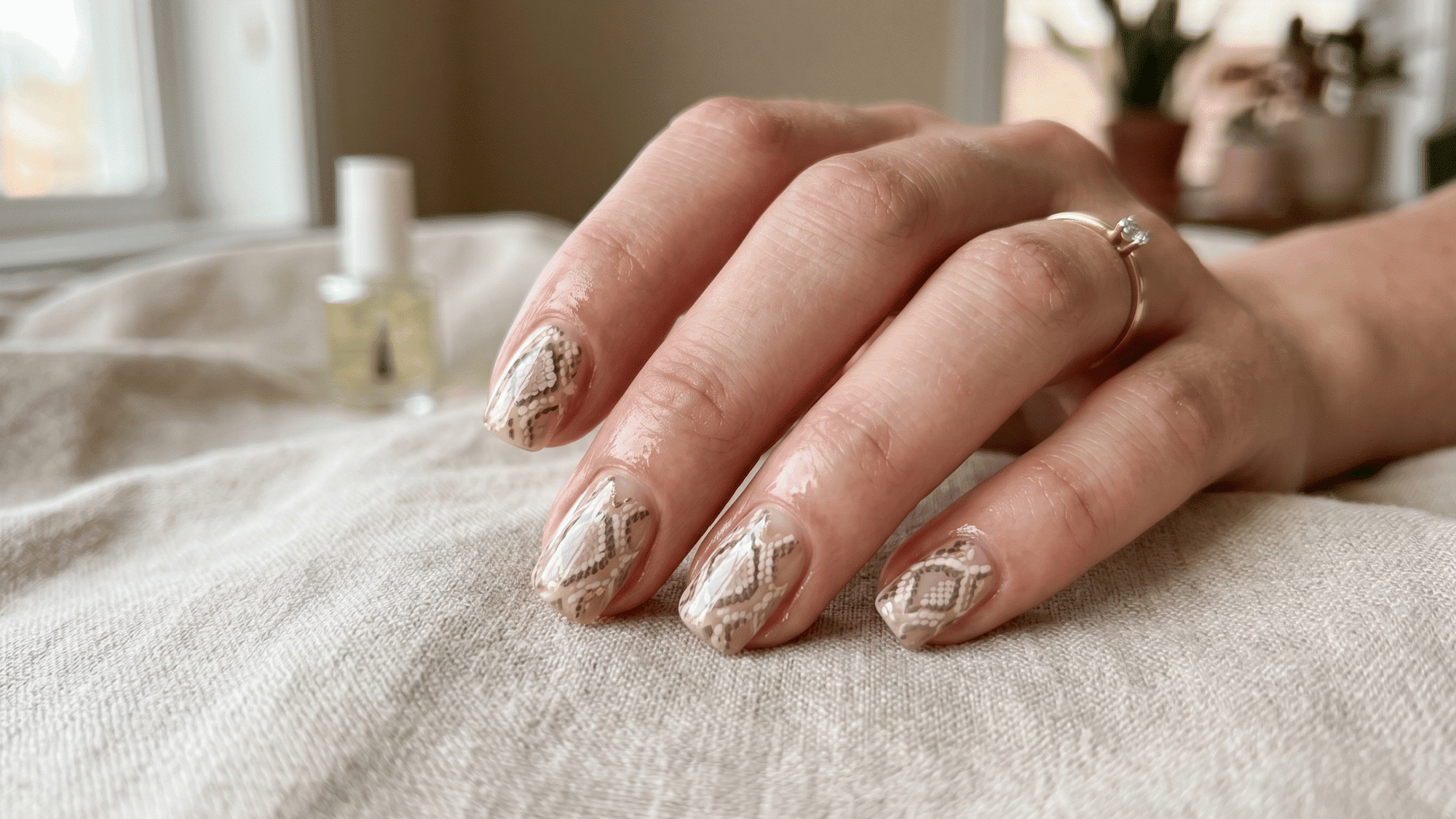cuticle Neutral Snake Glow Nails